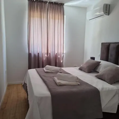 Luxury Lea Villa