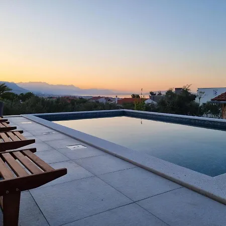 Luxury Lea Villa *