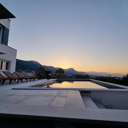 Luxury Lea Villa